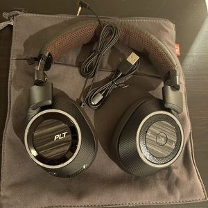 Plan Tronics noise cancelling headphones